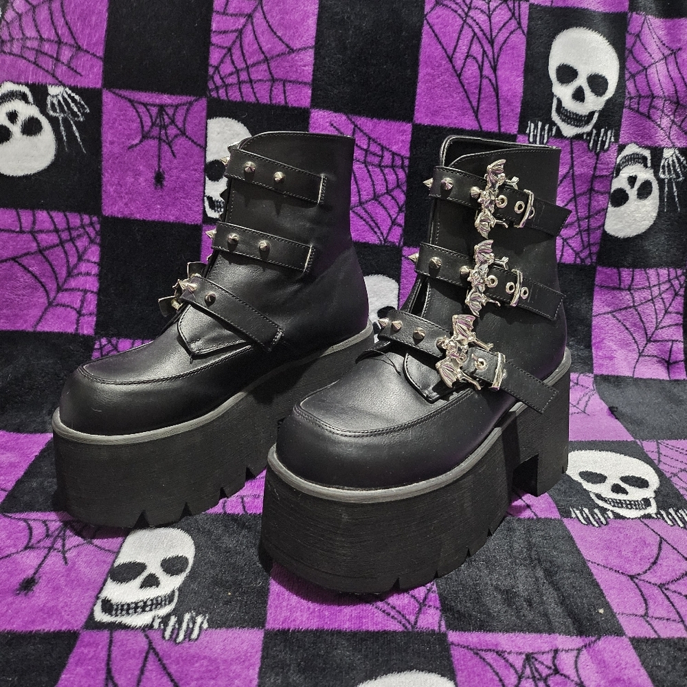🕸 SOLD // Demonia Ashes 55 🕸